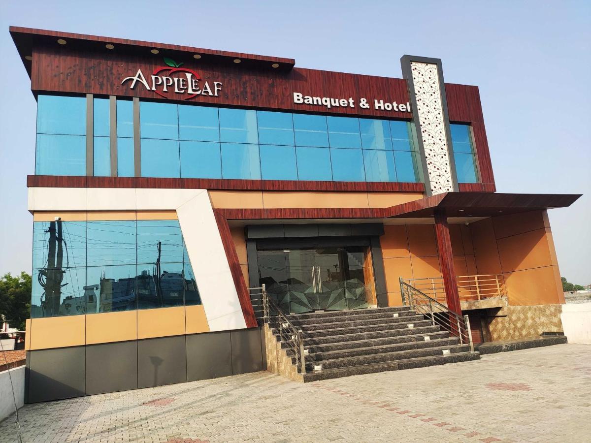 Oyo 92169 Apple Leaf Banquet & Hotel Alīgarh Exteriör bild